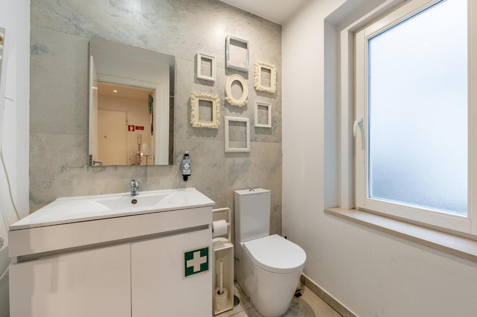 Bmyguest - 28 Tram Central Apartment Lisbona Esterno foto